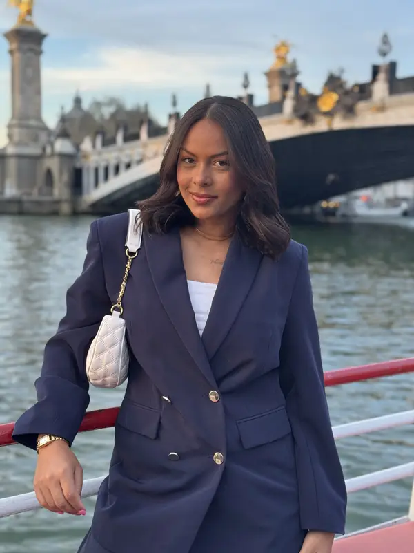 Rayane no Rio Sena, em Paris